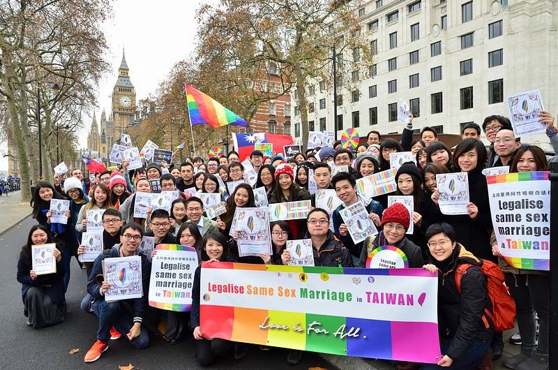 image from 『集結合照！倫敦場』在英台灣人支持修正民法，力挺婚姻平權！